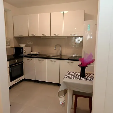 Mira Lapad Dubrovnik